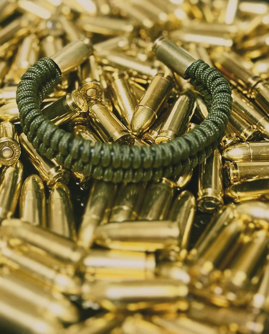Despre modelul de Bratara Paracord Rattle de la Drop Zone